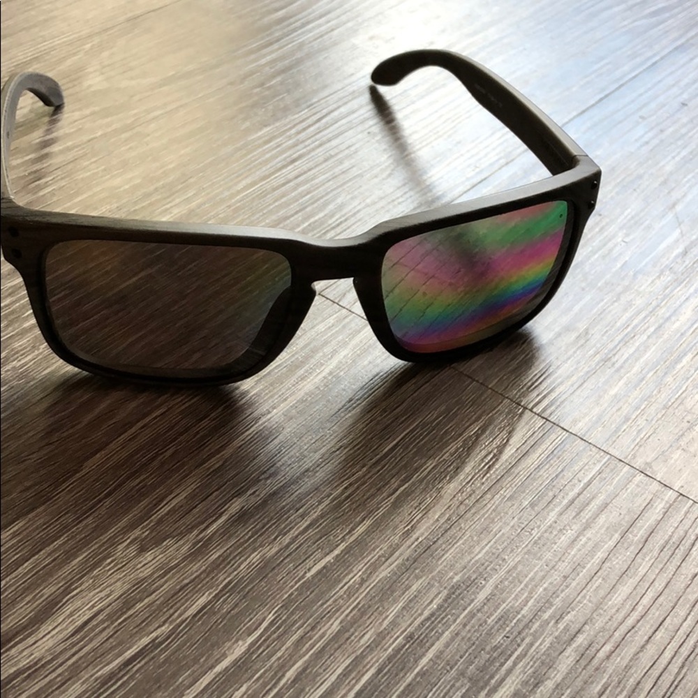 Oakley Holbrook
